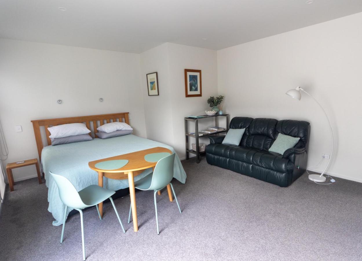Marsden Cove Canal Haven With Spa Pool One Tree Point エクステリア 写真